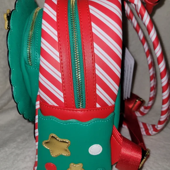 NWT Loungefly Sanrio Exclusive Pompompurin Santa Hat Light Up Backpack - Picture 5 of 11
